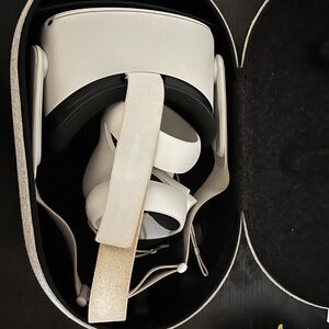Oculus quest 2 VR Headset with Case